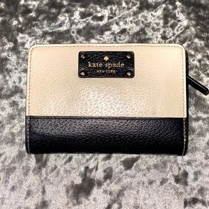 Kate Spade Bi-Fold Button Wallet ☆